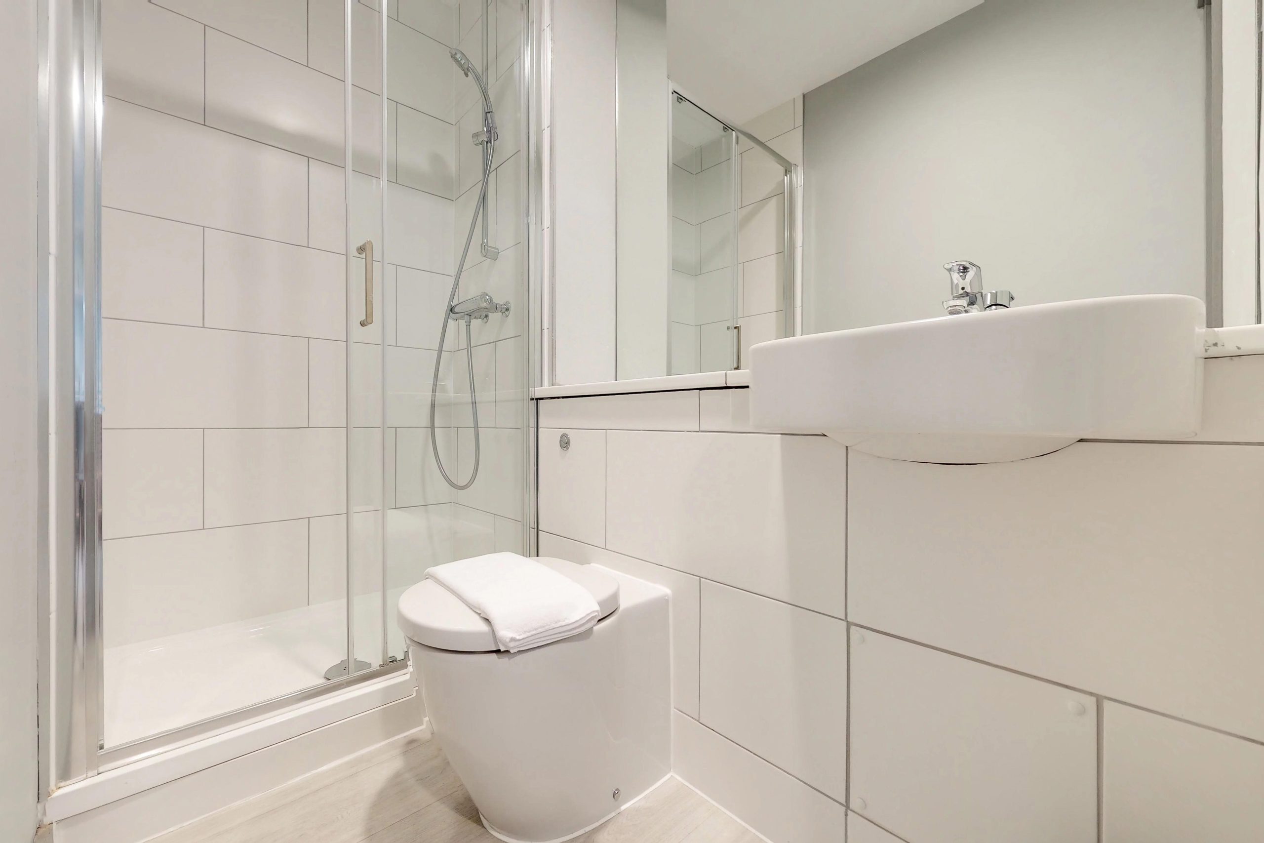 The Walls Deluxe Plus Studio Bathroom